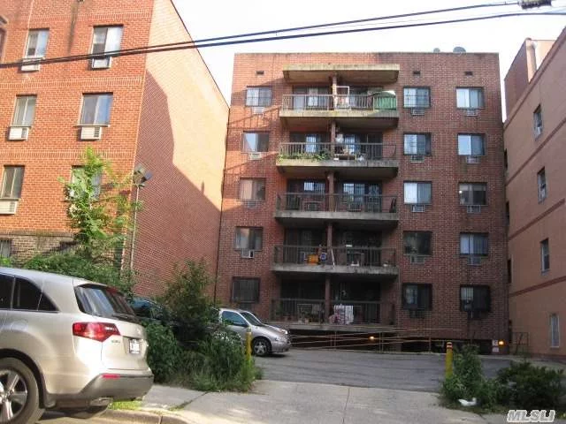 Beautiful Furnished One Bedroom Apartment In Flushing. Excellent Condition, Two Balconies, Washer/Dryer In Apartment. Near All. Building Has Elevator.