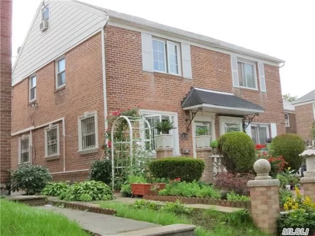 New Renovation, Marble Counter Top, Granite Floor In Kitchen, Dining Room, Upstairs Cherry Wood Floor Though Out.Advanced Ground Heat Systems, 26 School District, Near The Primary School And Middle School