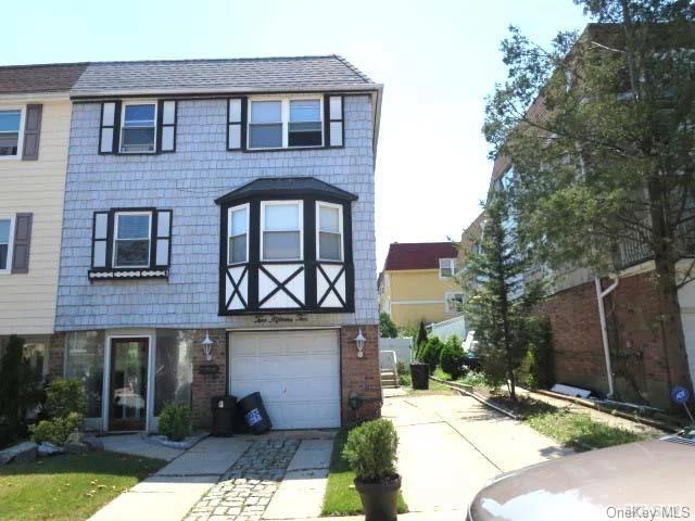 Great 3 Br/2Ba Split-Level Duplex Apt. Featured In A 2 Fam, Semi-Det Pvt Home. Updated Kit & Baths. Apt Features Hw Flrs On Living Room Level And Wall To Wall Carpet On Br Level. New Appliacnes (Washer, Dryer, Cac, Dishwasher, Fridge, Oven). Large Apartment (1200 Sq Feet), Lots Of Windows, Closets, Prvt D-Way Included (2 Cars). Sd #25). Near All, Hways, Shopping, Trans