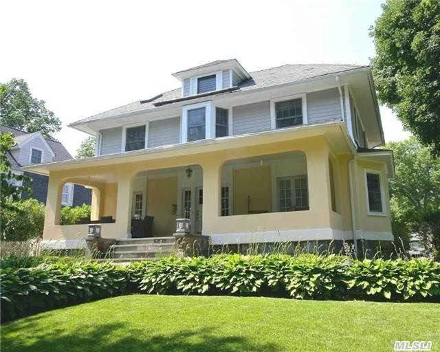 Beautiful Front Porch Colonial Restored W/Meticulous Attention To Architectural Details. Living Room W/Fpl, Formal Dining Room W/Panel Walls & Dental Moldings, Kitchen W/Breakfast Nook. Mbr Has Updated Bath, Skylights, Ceiling Fan, And Walk-In Closet. Full Finished Basement W/Jacuzzi Tub. Patio W/Gas Bbq Grill & Fpl. Cac. One Block To Lirr. Trained Pet May Be Considered