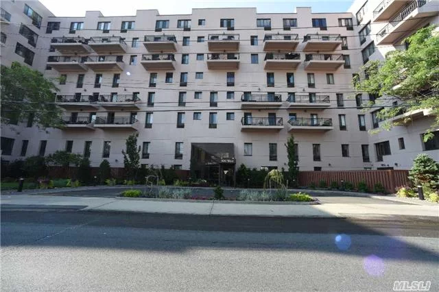 Enjoy Vacation Style Living All Year Round In This Gorgeous Direct Oceanview 1 Bdr, 1 Bth Stunner! New Granite Stainless Steel Kitchen, Hardwood Floors And Huge Walk In Closets, Close To Lirr, Building Features 24 Hr Doorman, Heated Pool, Gym, & Concierge!