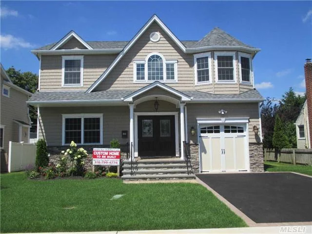 Brand New Spacious & Top-Quality Colonial. Photos Are Of Actual Home. Located On One Of The Nicest Blocks In Syosset Filled W/ New Homes! Convenient Loc.-- 5 Mins From Rr, Pkways, Shops, Eateries. Stunning Detail Throughout. Sod, Landscaping, & Ug Sprinklers Included! Dbl Wide D-Way W/ Pavered Border & W-Way. Syosset Schools! Builder W/ 30+ Years Of Referrals & Excellence.