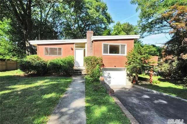 Mid-Century-Modern Spacious, With A Dramatic Entrance And A Couple Of Steps Up To Expansive Living Room-Dining Room,  Opening To Deck. This Frank Lloyd Wright-Like House Sits On Very Private Property At End Of A Cul-De-Sac, A Short Couple Of Blocks To Town And Train.