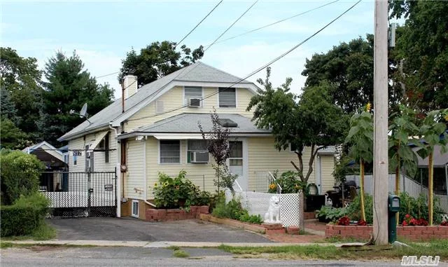 This Old-Style Home Screams Rental Opportunity. With Proper Permits, This Residence Can Be Turned Into An Investor&rsquo;s Dream. Close To Everything.