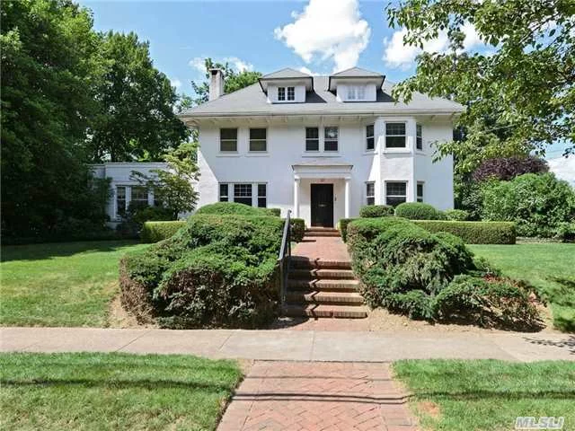 Custom Built To The Highest Standards In 1912 & Situated In A Prime Locat&rsquo;n, 3303Sf Chc On 1/3+ Acres Offers 5 Brs, 3.55 Baths & Wonderful Living Space Incl. Fabulous Family Room W/Library Alcove & Screened Porch Spanning Back Of House. Its Detail & Generous Room Sizes Beautifully Reflect Bygone Era. Pw Estates Beach Assn W/Membership & Dues.