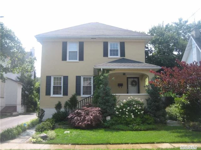 Beautifully Updated 1920&rsquo;S Stucco Colonial Set Mid-Block On Lovely Tree-Lined Street W/ A Sweet Yard.Updated Eik W/Ss Appliances(4 Top Wolf Range & Bosch Dw), 2 Updated Full Bths, Hardwd Flrs, Crown Moldings, Updated Windows, Rebuilt 2 Car Det.Gar, 8 Yr Old Cesspool, Prof.Landscaped.Around Corner From Glen Head Elementary School.Close To Rr, Shopping, Highways & Beaches.