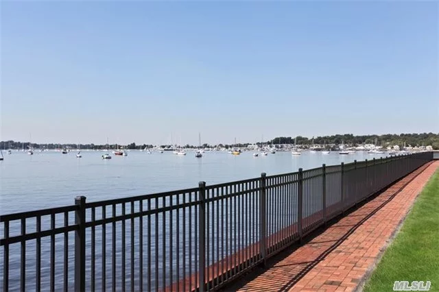 Lovely 2 Br, 2 Bath Ground Floor Unit. Second Br Has A Water View Of Manhasset Bay. Master Br And Living Room Face The Courtyard. Resort Style Living W/In 35 Minutes Of Nyc. Fabulous Pool, Beautiful Manicured Grounds, Mooring Rights, Parking.