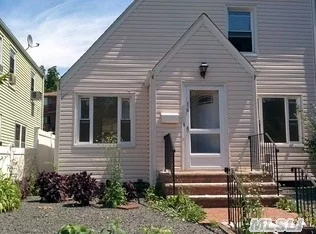 Beautiful Newly Renovated 3 Beds And 1.5 Baths Semi-Detached House For Rent In Little Neck. School District #26. Prime Location Near Northern Blvd & Little Neck Pkwy. Convenient To Public Transportation, Lirr, School, Shopping.