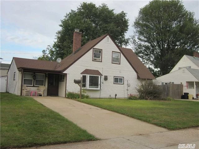 Exp Levit Ranch Located Mid-Block On Quiet Street. Close To Trans, Schools, Shopping & W. Village Green Pool. Open Layout With Rear Ext, Relocated Htg System, Sep Laud Room, Handicap Access Enrty, Bdrm And Bth. Fenced Yd. Needs Some Tlc