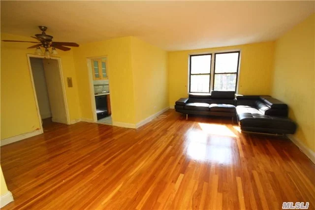 Spacious 1Br Unit, Lovely Hardwood Floors Throughout, Generous Closet Space, Bright Unit W/Nice Layout. Building Features 24Hr Doorman, Hotel-Like Lobby, Laundry Facility, Storage & Bike Room, Just Steps To Express Train, Local & City Bus, & All Major Highways. Pets Welcomed!