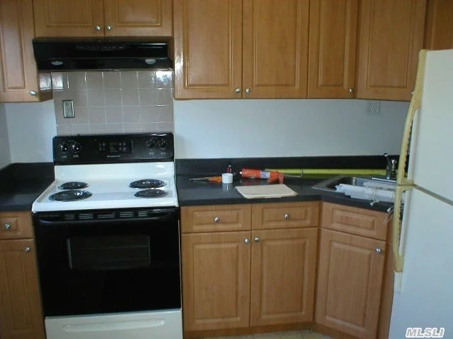 Very Nice 2 Bedroom Apartment. Spacious Rooms. Close To All. Tenant Pays All Utilities Except Water And Sewer