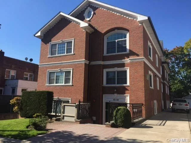 This Gorgeous Brick Contemporary Condo Building Offers A Duplex Apart W/ 4 Brs, 2 Fbths, Cac, Hardwood Floors Thru-Out, Laundry Room, 1 Car Indoor Parking, Close To Lirr And Shopping.