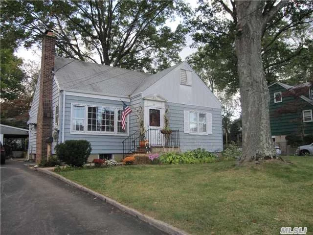 Renovated 2nd Floor One Bedroom In A Legal Two Family