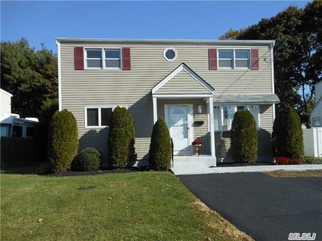 Beautifully Updated And Spacious Double Dormered Cape In The Heart Of Syosset. Open Floor Plan, Bright And Sunny With Gleaming Hardwood Floors. Oversized Bedrooms With 2 Full Baths. Private, Fenced In Backyard. 5 Minutes To Train, Restaurants, Schools. Must See! Perfect For Extended Family.