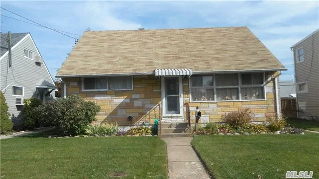 Looking For A Lovely Comfortable Cizy Neat House!! This Is It. Main Floor Has A Parquet Flooring. Lr, Dr, Full Bath, Kit, 2Brs, Convienent To Highways