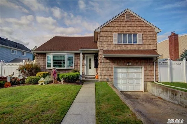 Beautiful 3 Bedroom, 2 Bath Updated Split On Quiet Mid-Block Location In Desirable Massapequa. This Home Boasts A Formal Lr, Formal Dr, Extended Family Room And Large Updated Eik With Center Island, Granite Countertops And Stainless Steel Appliances. Plainedge School District #18. Ready To Move In!