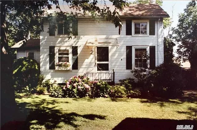 Charming Cottage In The Village Of Kensington. Manhasset Schools, Garage Space Included. Village Of Kensington Pool Privileges.