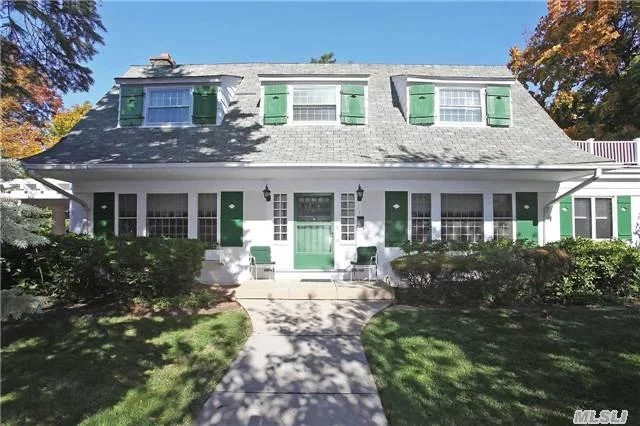 Welcome Home! This Colonial In Prestigious Village Of Kensington Is Finally The Space You Need In The Location You Want. Spacious Entry Hall Leads To Gracious Floor Plan With Formal Entertaining Rooms. Unique And Spectacular Property In Addition To A Private Police Force,  Pool, And Membership To The Gn Park District. Near Lirr, Town & Worship. Gn North Or South Schools