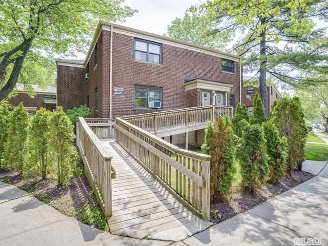 Largest 2 Bedroom At Windsor Oaks! Sunny Living Room With Dining Area. Gleaming Refinished Hardwood Floors, Large Updated Eat In Kitchen. Stunning Fully Renovated Bath With Kohler Fixtures. Dogs And Sublease Permitted. 2 Parking Passes Available! A Great Large 2 Bedroom Find In An Excellent Location.