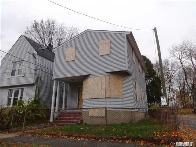 Handy Man Special Needs Work, Great Starter Home Or Investment. Close To Glen Cove Downtown Cinema, Shopping, Restaurants And Cafe&rsquo;s. An Opportunity Awaits!