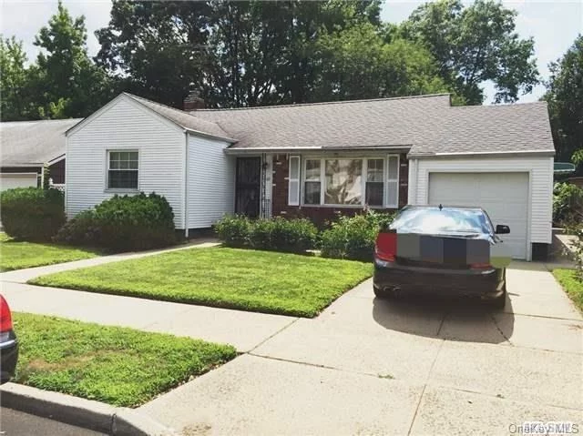 Beautiful Ranch Situated In The Heart Of Oakland Gardens. Large Lot 5500 Sqft Features 3 Bedrooms 2 Full Baths! New Condition With Central Ac, Hard Wood Floor, Well Maintained With Great Layout! School District #26, Walking Distance To Q27, 88, 30 And Express Bus To Manhattan!