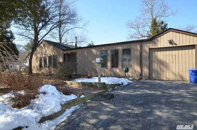 Wonderful 3 Bedroom Ranch For Rent! Ef, Fdr, Eik, Lr W/Fpl And Sliding Doors To Deck. 3 Bedrooms And 2 Updated Full Baths. Hardwood Floors Throughout. Award Winning North Shore School District!