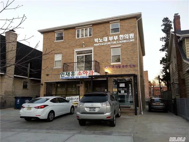 1, 500Sf: 5- Office Rm/Reception Desk/Waiting Rm/1.5 Bath; Elevator & Brick Building, One Block From Northern Blvd.