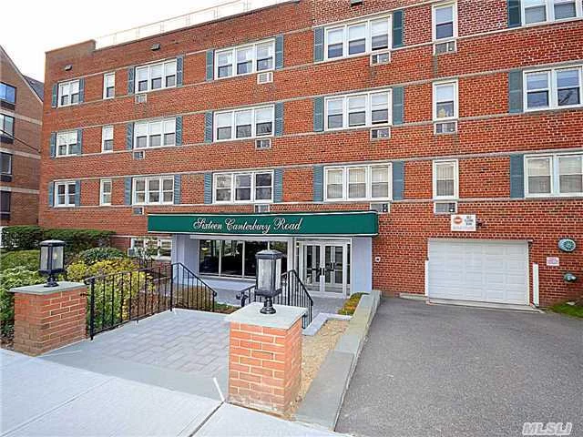 Modern Sunny Quiet 1 Bedroom, 1 Bath, Eik, Open Concept Living Room/Dr/Kit. Reno Kit & Bath.Part Of Great Neck Stepping Stone Park & Pool District, Close To Town, Lirr, N20 N21 Bus To Flushing, N25, N26 To Med Offices & Hospitals. Renowned Baker Hill Elementary & Great Neck South School. Indoor/Outdoor Parking. Super On Premises. $52.56 Not Incl For Star Exemption