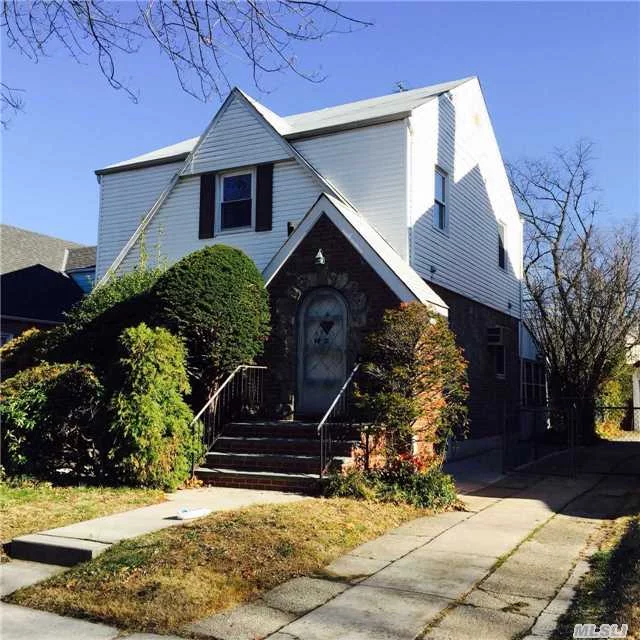 Fresh Meadows 4 Bedrooms 2.5 Bath Sun Drenched Home For Rent. Fully Renovated Kitchen, Florida Room, Finished Basement, 1 Car Garage , Driveway & Back Yard. Located Close To Shopping, Banks, Library And Transportation. School District 26!!!!!!!!!!