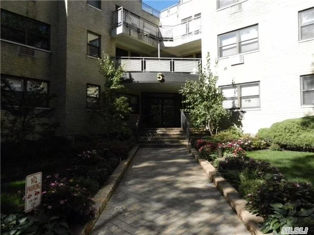 Rare, Large Renovated Studio Apartment In A Totally Renovated Elevator Building W/Screened In Garden View Terrace, Cherrywood Eat-In-Kitchen W/Granite Top, Gas Stove, Office Space, Hardwood Floors, Ample Closets, Low Maintenance. Laundry On The Floor. Professional Suites In Bldg. One Block To Lirr, Buses, Highway Gym And Park. Indoor Parking Spot