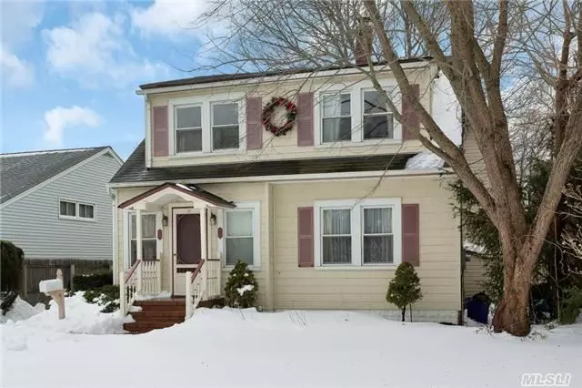 This 5Br, 2.5 Bath Colonial Boasts Entry Foyer W/Slate Floor, Huge Master Suite W/Wic, Cathedral Ceiling, Lg Kitchen W/Extended Great Room Which Opens To Backyard, Fdr, Library.