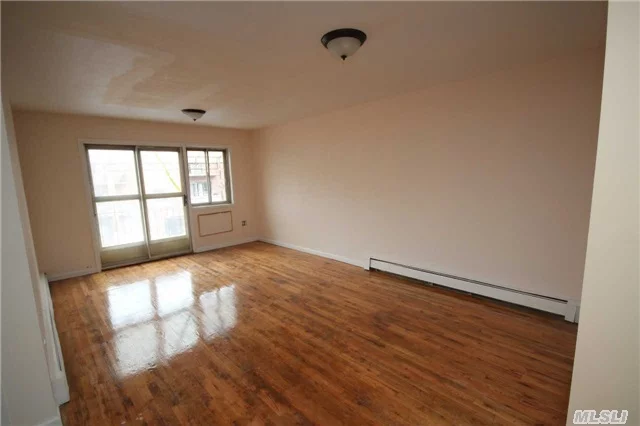 Oversized 3 Bedroom, 1.5 Bathroom Renovated Apartment. Features A Balcony And Is Blocks Away From Buses, Trains, Highways And Stores.