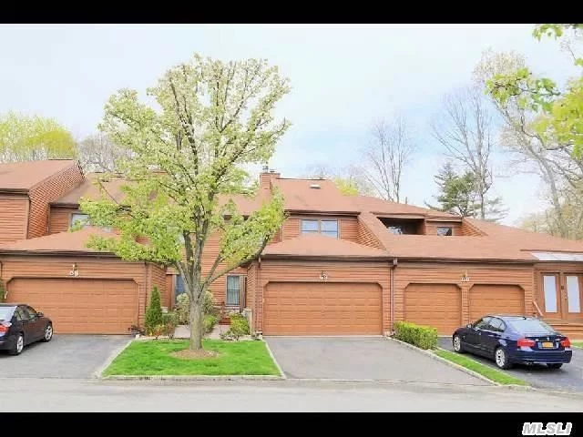 Sun Drenched Barrow Model With Large Eik, New Stainless Appliances, Gas Heating And Cooking, Dual Fireplaces In Living And Dining Rooms, . Upstairs To A Large Master Suite With Over Sized Jacuzzi, Lots Of Closets Plus Two Additional Bedrooms And Bath. The Lower Level Is A Walk-Out And Has The Laundry Area.