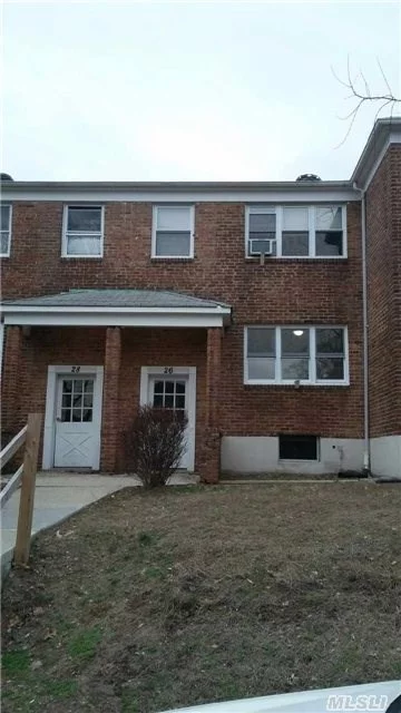 Lovely Apartment In Great Neck.Available For Feb1st. Landlord Requires A Credit Check.