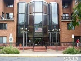 Bright And Spacious Jr.-4 Unit Facing Front Being Converted Into 2 Br , 1.5 Bath, Laminate Wood Floors, Updated Kitchen With Granite Countertops, Ldry Area Off Of Eat-In Kitchen, Lots Of Closets, Indoor Parking, In Desireable Complex Of Cameo Plaza With Gym, 24-Hr Doorman, Walk To Town And Lirr.