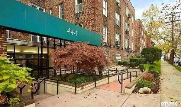 Welcome To This Beautiful Junior 1 Bedroom. Fully Renovated New Kitchen, Shiny Hardwood Floors, Walk-In Closet, Low Maintenance Including Heat And Electric. Laundry On The Lobby Level. Short Waiting List For Indoor Parking. Possibility To Overnight Parking On The Street Or Near Municipal Parking With Permit.