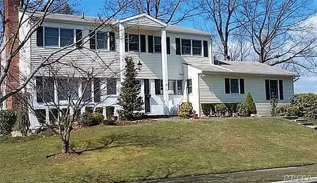 Gorgeous Updatd Colonial, Porcelain/Granite Ef, Hrdwd Floors, Anderson Windows, Crown Mldgs, Brookhaven Kit. Cabinets W/Kitchen Aid Appliances. Large Den/Fpl & Vaulted Ceilings, Library W/Fpl, Brand New Roof, Alarm System, Master Suite/Updtd Bath/3 Closets. Plus 4 Bdrms/Bth, Storage. Pressure Treated Wood Deck, Fin. Basement W/Storage. Community Pool $400 Yrly Membrshp.