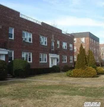 All Updated (Mint) Small Pet Ok Case By Case - In Apts No Carpets, Storage, Garage $85. Per Month, Street Parking Permit, Security Camera, Close To Train Station Lirr, 15Min Jfk