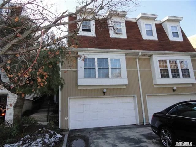 24 Hour Security Gated Community Of Hidden Ridge In Syosset. Summit Model ( Largest Unit ) On The Greenbelt With Private Deck. 3 Bedrooms, 2.5 Bathrooms, Finished Basement, 2 Car Garage, Mint Condition. Pool, Tennis, Clubhouse. Small Pet Considered With Extra Security.