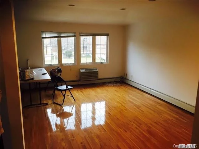 Mint 3Br With Hardwood Floor, 3 Blocks To Lirr Bayside Station, 1/2 Block To Northern Blvd,