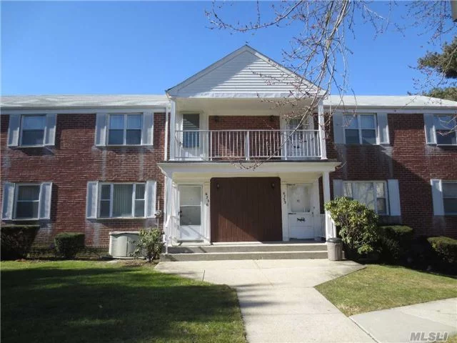 Specious Duplex Condo Features 3 Bedroom& 2 1/2 Baths, 1, 400 Sq.Ft.Living Area Living Room, With Hardwood Floor, Formal Ding Room, Update Eating Kit. New Hvac And Water Heater. One Parking Spot, Community Comes With Pool. Close To School, Park, Shopping And Major Express.