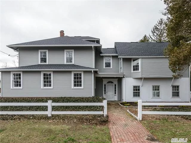 Welcome To This Newly Renovated Colonial Charmer! Updated Eik With New Appliances And Corian Countertops. New Roof, Heating System And Hardwood Flooring Throughout. Beautiful Backyard W/Bluestone Patio. Perfect For Entertaining Inside And Out! Main Entrance On Church Street. Close To Lirr, Shopping And Houses Of Worship. Sd #2. Village Es, South Woods Ms. Must See!