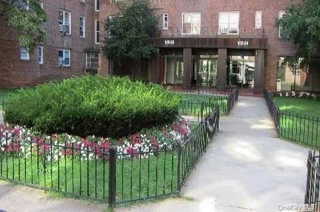 This Lovely 1 Bedroom Apartment For Rent In Desirable Forest Hills Location. It Offers Sunny And Spacious Rooms, Eat In Kitchen With New Appliances, Hardwood Floors, Lots Of Windows And Closets. The Building Has A Laundry Room, Gym, Storage. Convenient Location To Shopping, Transportation. Minutes To Subways. Rent Includes Heat,  Electric, And Water.