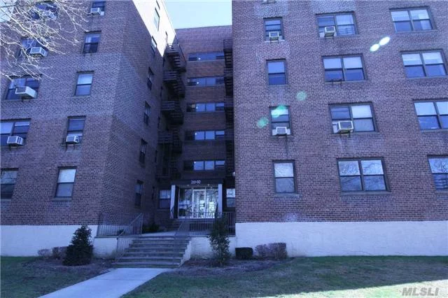 Large, Clean 1 Bedroom Unit, Well Kept Apartment, Good Size Kitchen With Separate Dining Area. Extremely Convenient To Shopping And Transportation. Pool, Tennis Courts, And Dedicated Parking Are Available If Desired.
