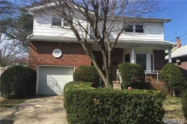 Large 4 Bedroom 3.5 Bath Splanch With One Car Garage And Driveway. Fenced In Private Yard. Close To Park And Pool One Pet Allowed.