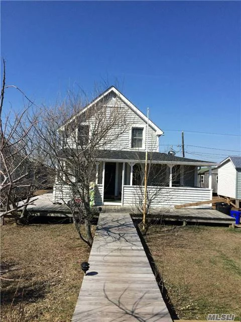 Awesome Cottage On The Beach, House Share Between Ocean & Bay. Eik, Living Rm W/Fireplace, Master Bedroom, Smaller Bedroom ($950). Large Deck O/L Bay, Small Deck W/Sunset Views. Walk To Ocean. Utilities Included.