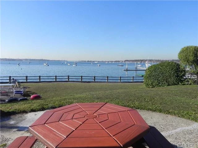 Top Floor 1 Bedroom/1 Bath Pet Friendly Apartment (Without Restriction) In Waterfront Garden Apartment Complex. Beautiful Grounds With Private Dock And Bbq Area. Apartment Features Hardwood Floors Throughout, Eat-In Kitchen, Spacious Lr/Dr And Over-Sized Bedroom. On Site Parking Available. Free Shuttle To Lirr M-F Am/Pm Rush.