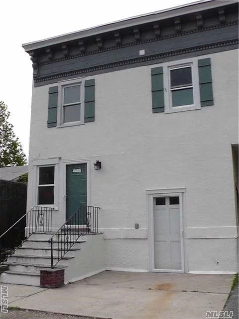 Updated 3X2 Sd Single Family With New Eat In Kitchen, 2 New Full Bathrooms, New Hw Floors, New Gas Furnace And Water Heater. Low Taxes. Short Distance To Main St, Lirr And Schools. The Other Semi Detached House Is Also For Sale (Mls 2819400) - Live In One And Rent The Other!!