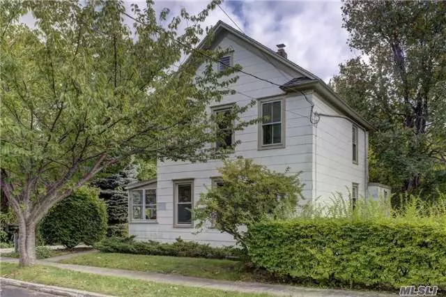 West Dublin Farmhouse C.1920 In The Heart Of The Maritime Village. Lovely Block, Steps To A Bay Beach. 4 Bedrooms, 1 Bath With Recent Renovations. Hardwood Floors, Private Backyard.