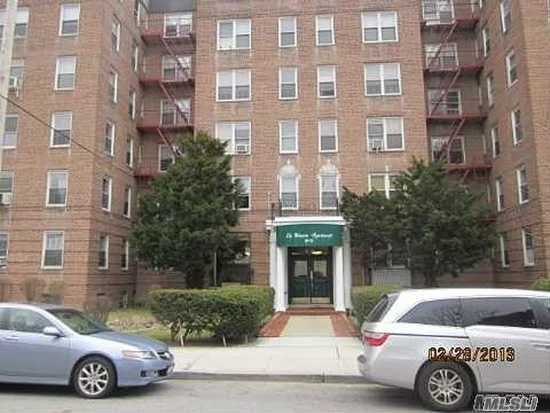 Sunny And Spacious 1 Bedroom Co-Op, Hardwood Floor Thru-Out, High Ceilings. The Bulilding Is Conveniently Located To Ps. 117 And Jhs 217. Short Walking Distance To Stores And Transporation. A Must See...Won&rsquo;t Last11